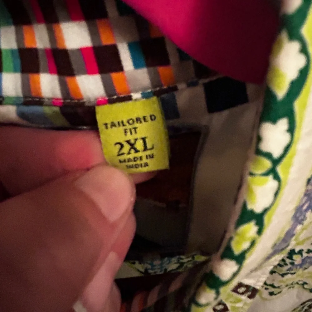 Very Groovy 🕺🏻🪩Robert Graham Vibrant Paisley Button Down Shirt - Picture 4 of 9